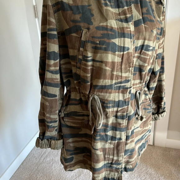 Lucky brand women’s camo green, long utility style jacket with hood size medium - Picture 2 of 6